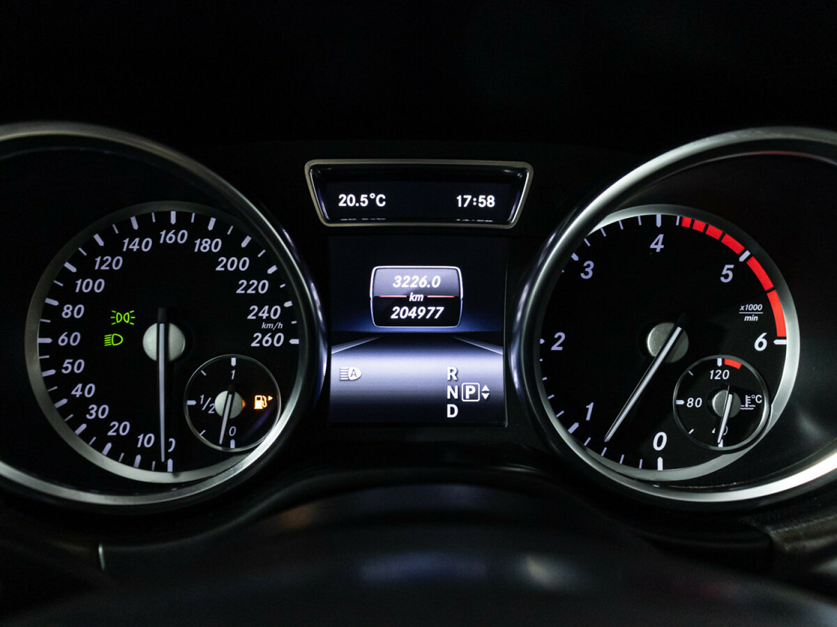 Б/У Мерседес-Бенц М-Класс 2014 года. Фото: #9