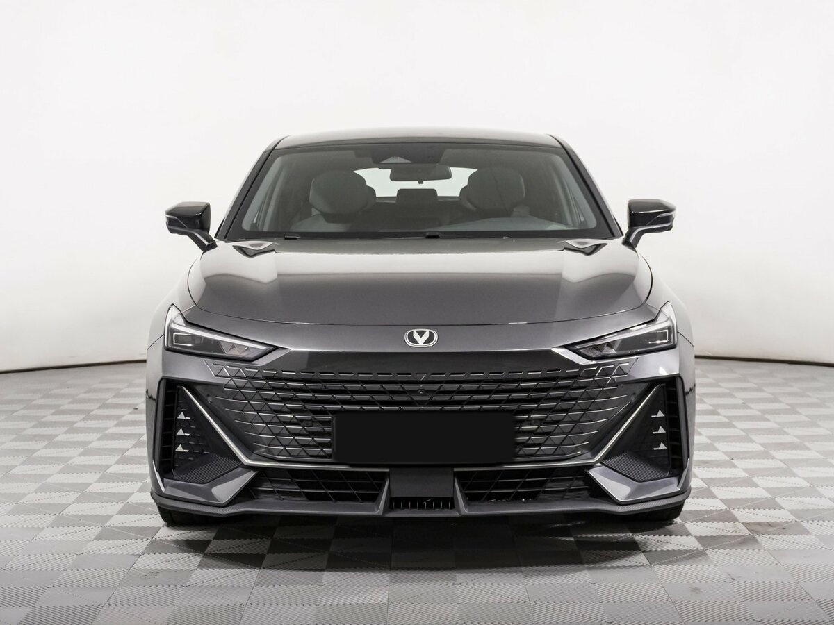 Б/У Чанган УНИ-В 2023 года. Фото: #1