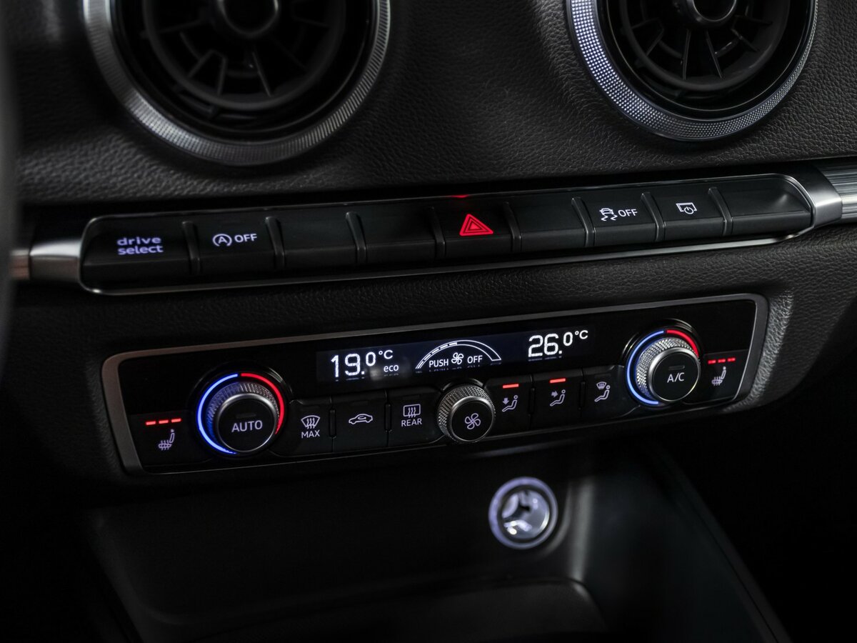 Б/У Ауди А3 2018 года. Фото: #13