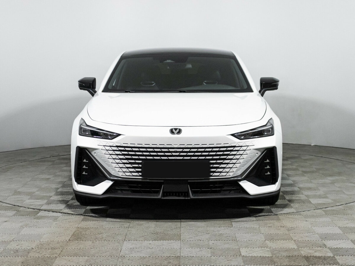 Б/У Чанган УНИ-В 2023 года. Фото: #1