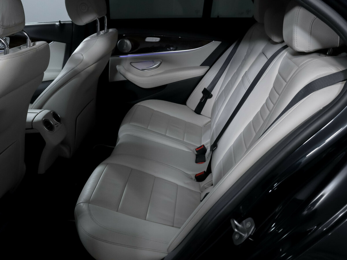 Б/У Мерседес-Бенц Е-Класс 2017 года. Фото: #9