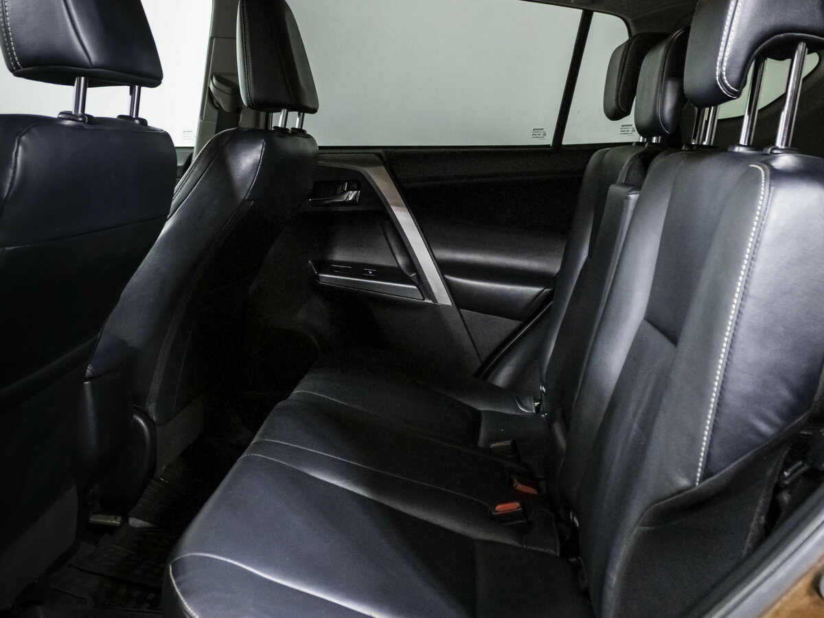 Б/У Тойота Рав4 2017 года. Фото: #10