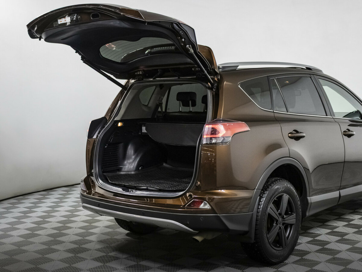 Б/У Тойота Рав4 2017 года. Фото: #15