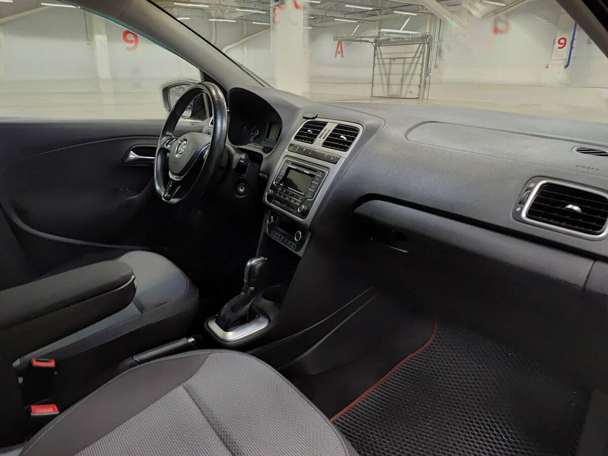 Б/У Фольксваген Поло 2016 года. Фото: #9