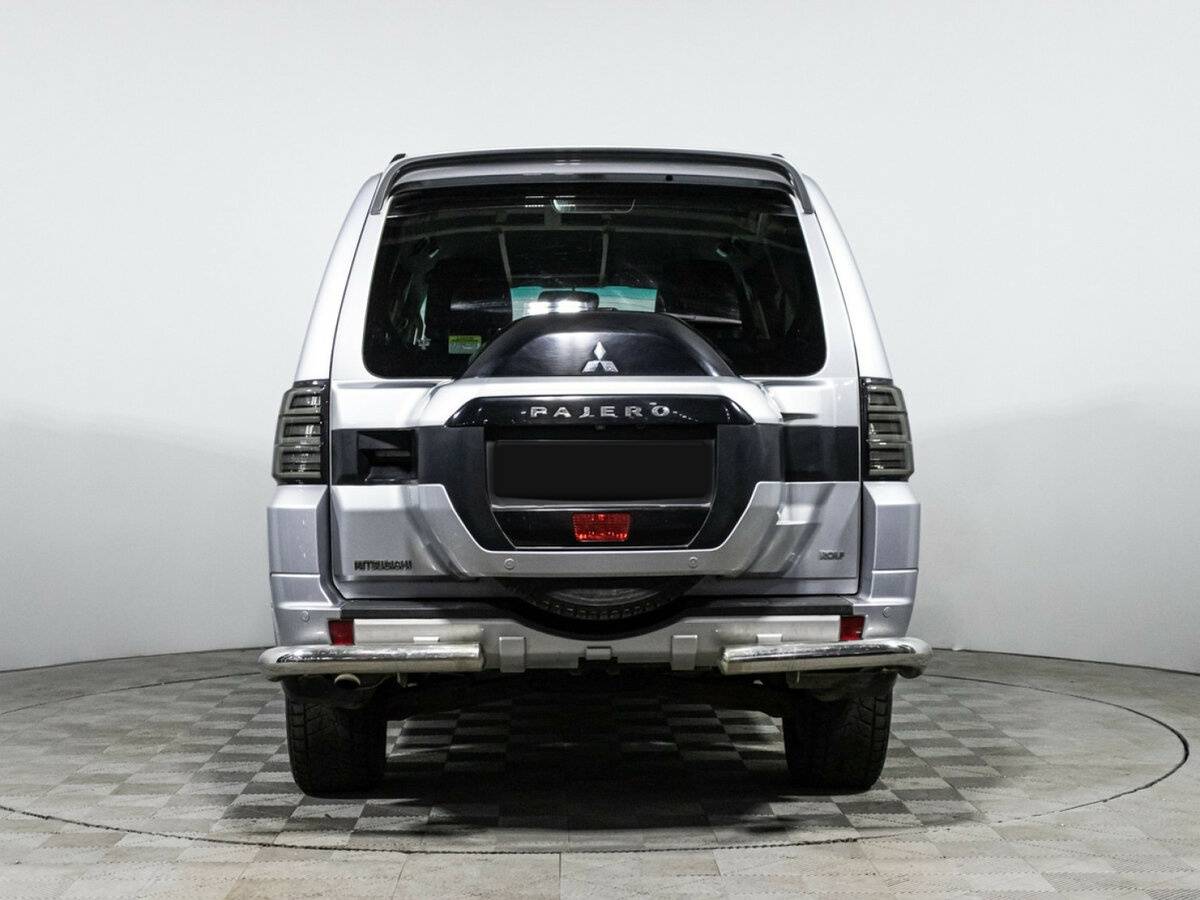Б/У Митсубиши Паджеро 2015 года. Фото: #4