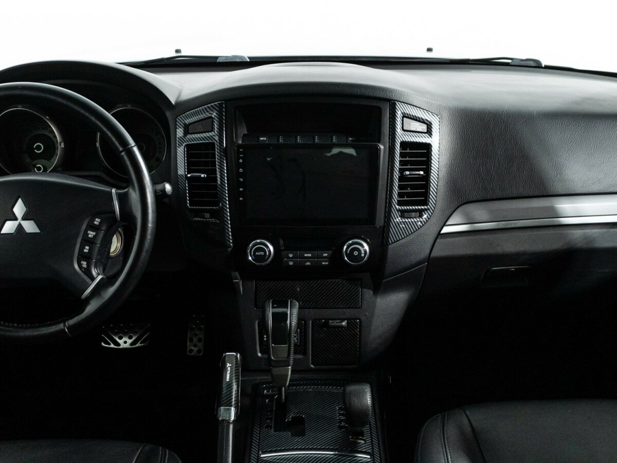 Б/У Митсубиши Паджеро 2015 года. Фото: #11