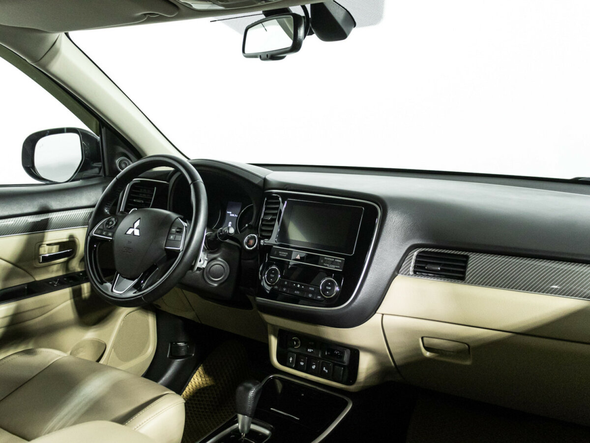 Б/У Митсубиши Оутлэндер 2020 года. Фото: #6