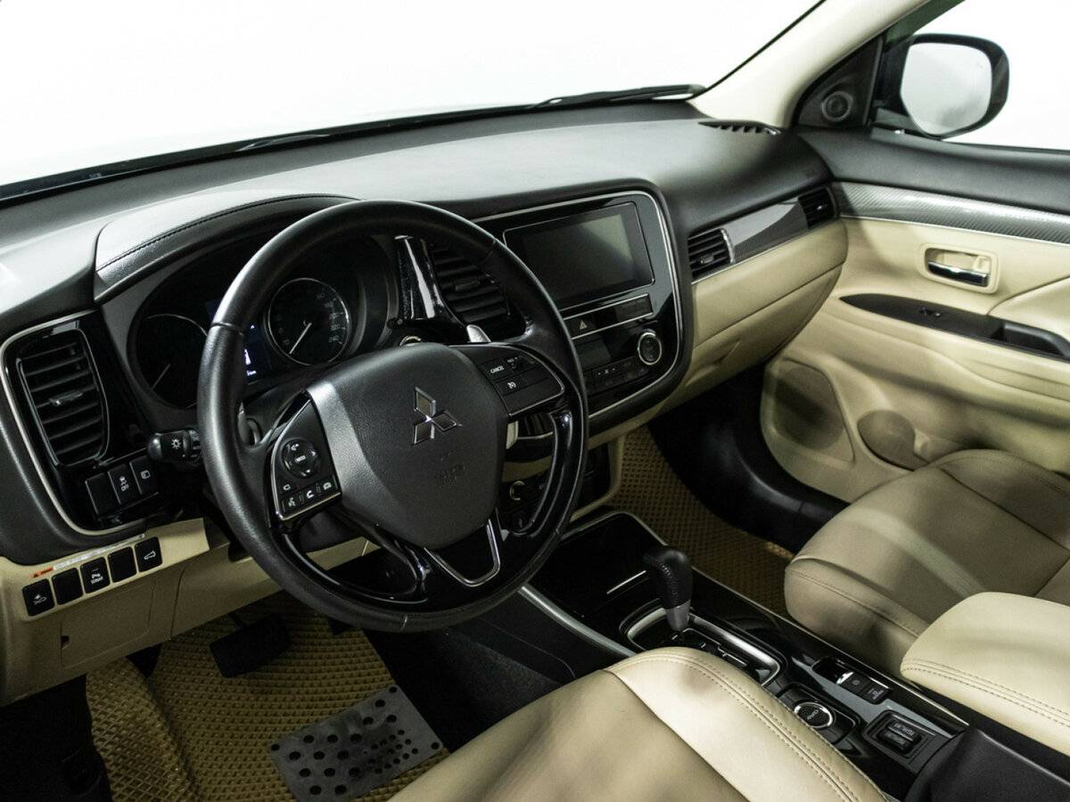 Б/У Митсубиши Оутлэндер 2020 года. Фото: #8