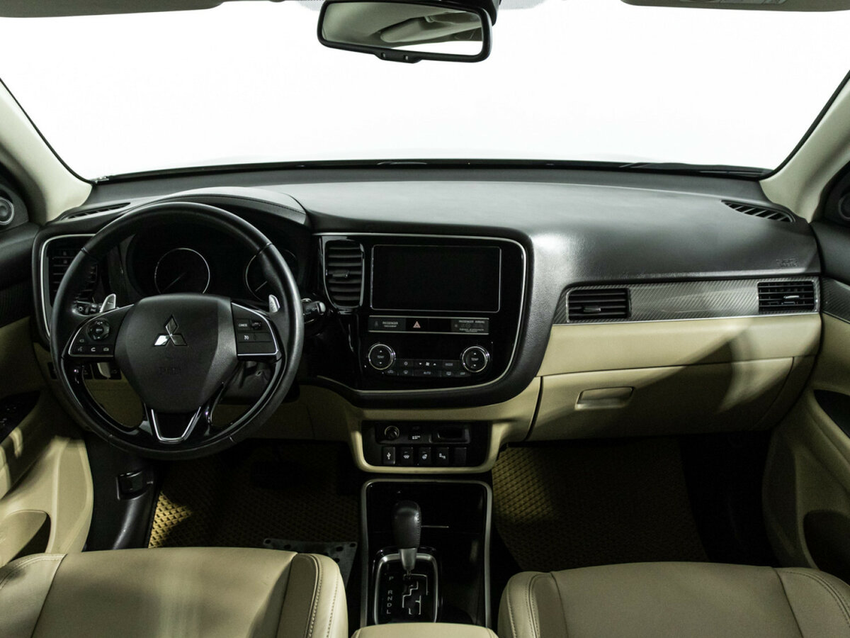 Б/У Митсубиши Оутлэндер 2020 года. Фото: #10