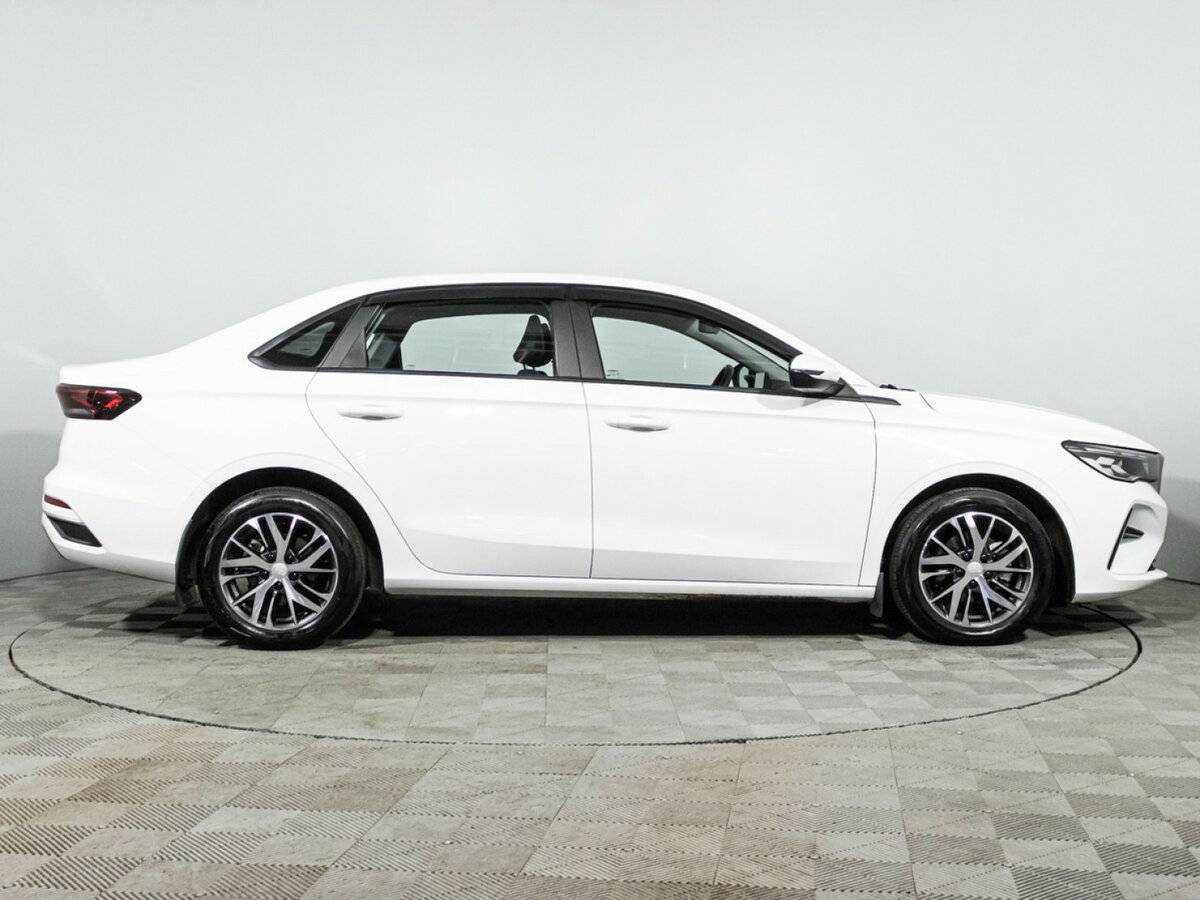 Б/У Джили Эмгранд 2023 года. Фото: #3