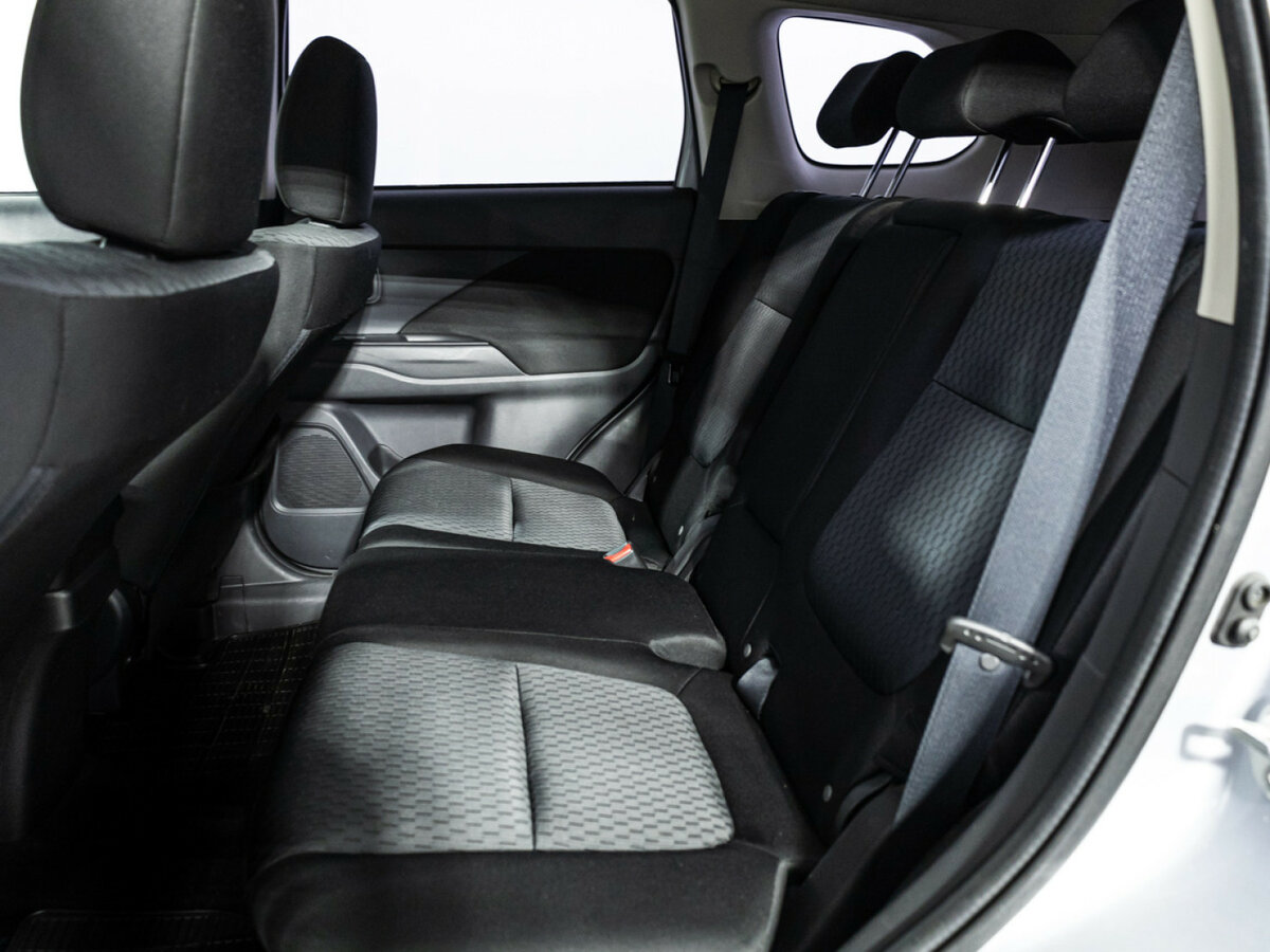 Б/У Митсубиши Оутлэндер 2013 года. Фото: #7