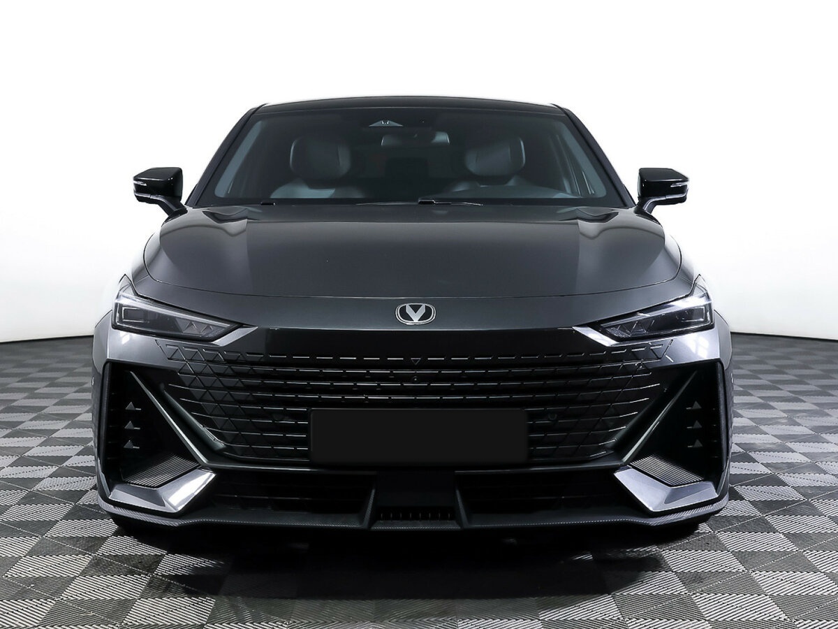 Б/У Чанган УНИ-В 2023 года. Фото: #1