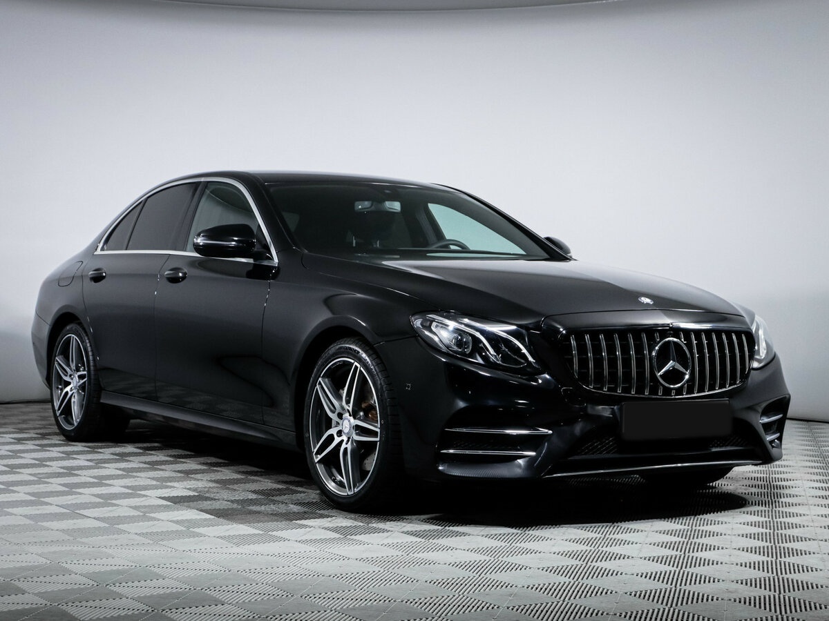 Б/У Мерседес-Бенц Е-Класс 2017 года. Фото: #2