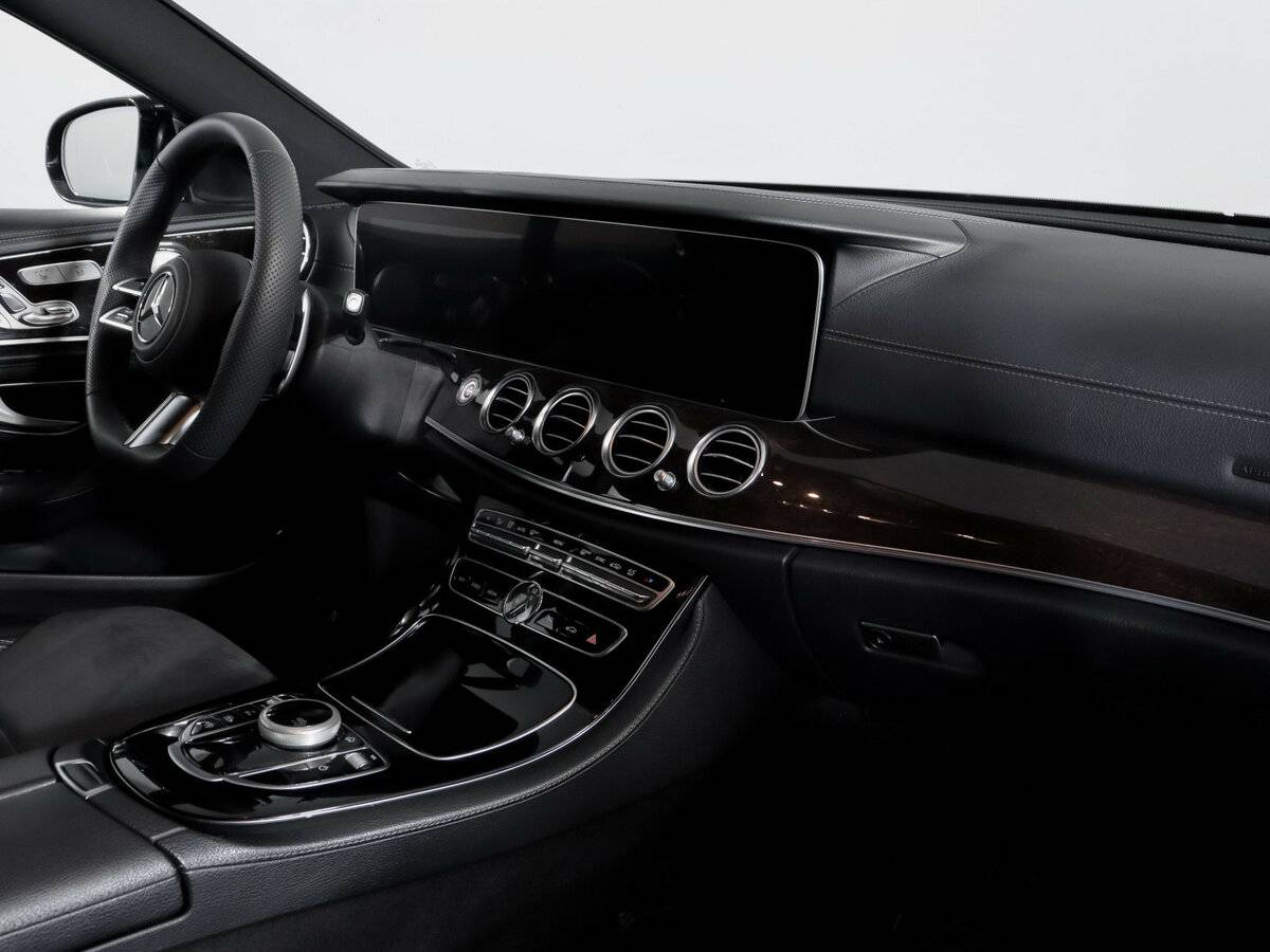 Б/У Мерседес-Бенц Е-Класс 2017 года. Фото: #8