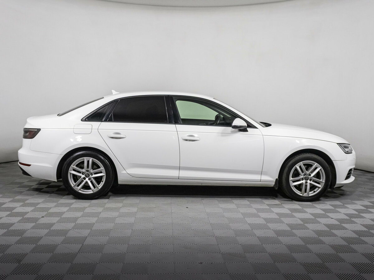 Б/У Ауди А4 2018 года. Фото: #3