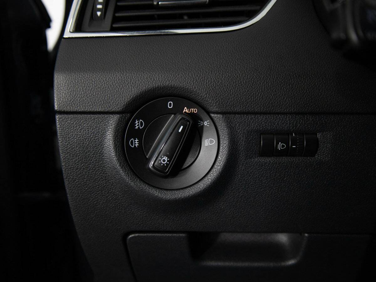 Б/У Шкода Октавия 2014 года. Фото: #12