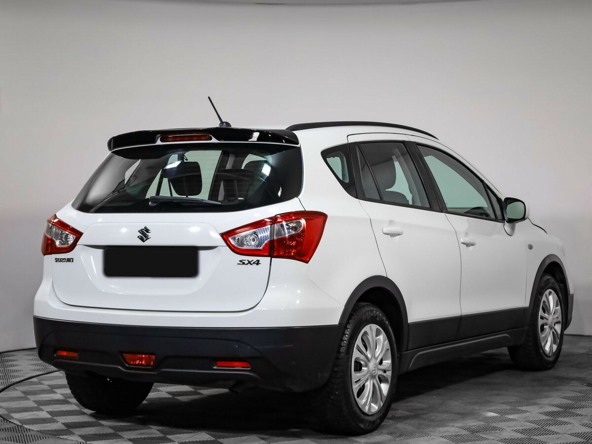Б/У Сузуки С-Икс4 2017 года. Фото: #3