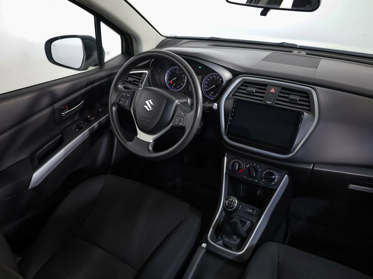 Б/У Сузуки С-Икс4 2017 года. Фото: #6