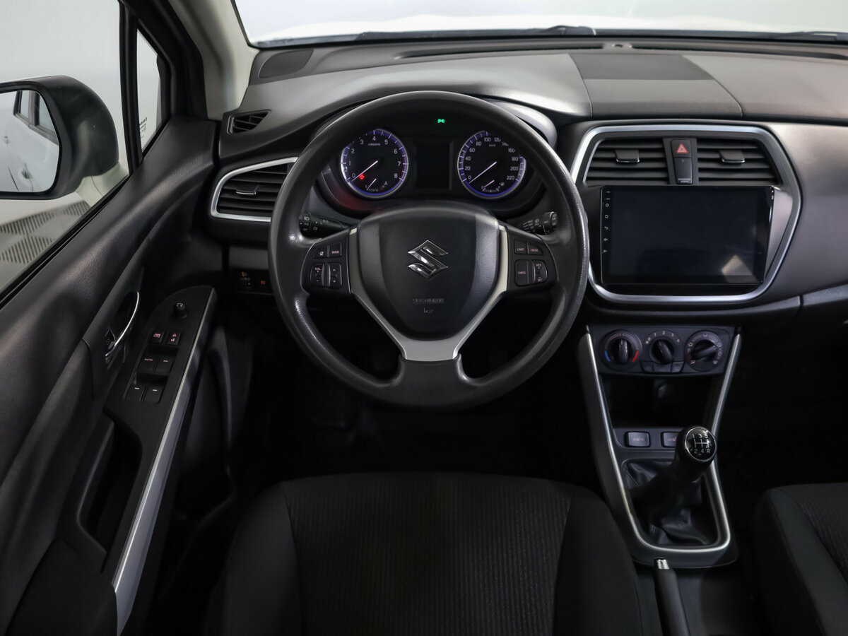 Б/У Сузуки С-Икс4 2017 года. Фото: #8