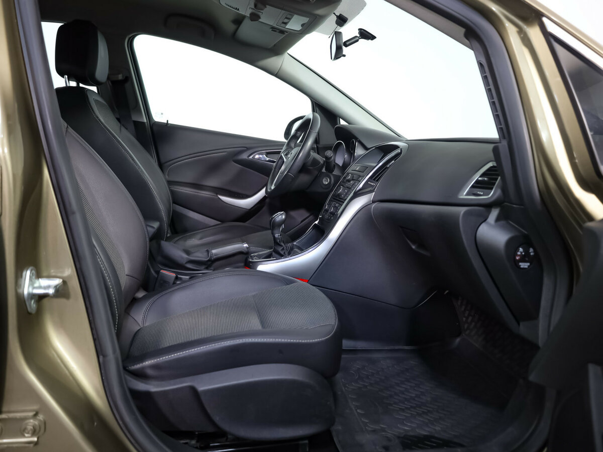 Б/У Опель Астра 2012 года. Фото: #16