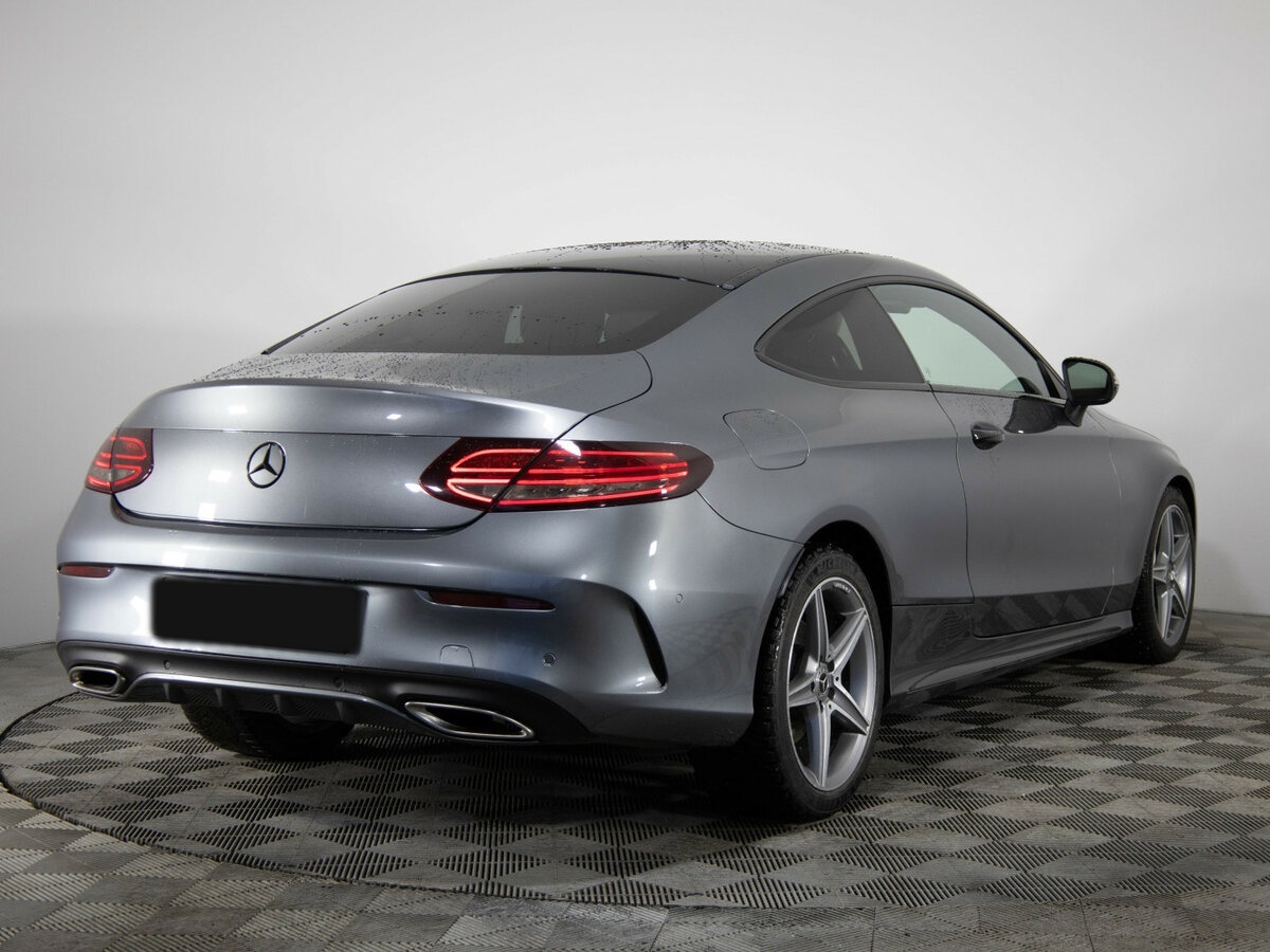 Б/У Мерседес-Бенц Ц-Класс 2017 года. Фото: #1