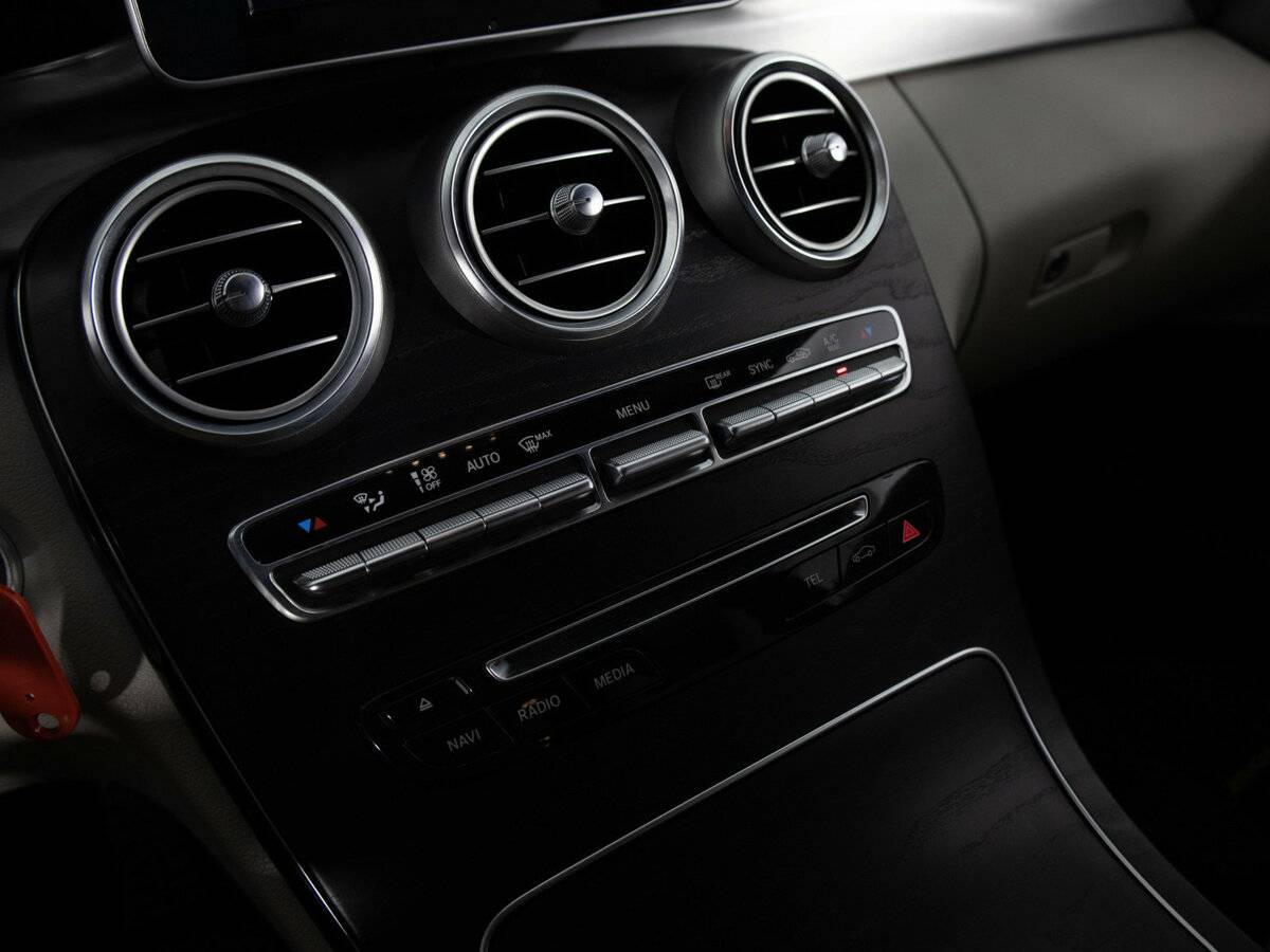 Б/У Мерседес-Бенц Ц-Класс 2017 года. Фото: #6