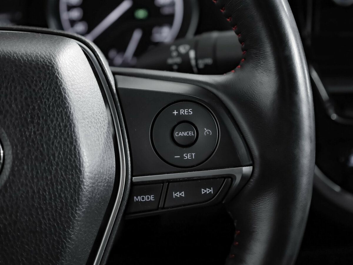 Б/У Тойота Камри 2021 года. Фото: #11