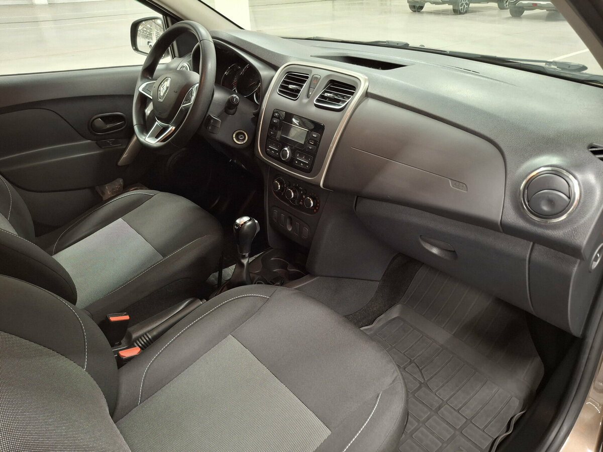 Б/У Рено Логан 2020 года. Фото: #10