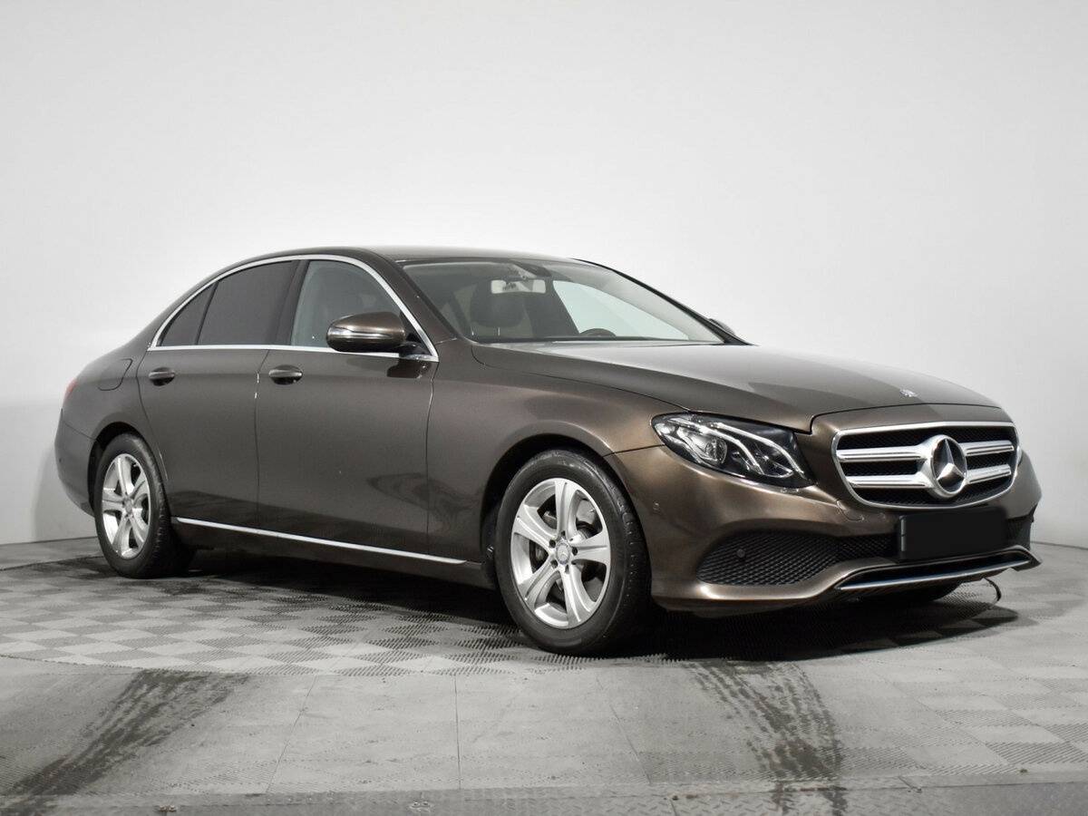 Б/У Мерседес-Бенц Е-Класс 2016 года. Фото: #2