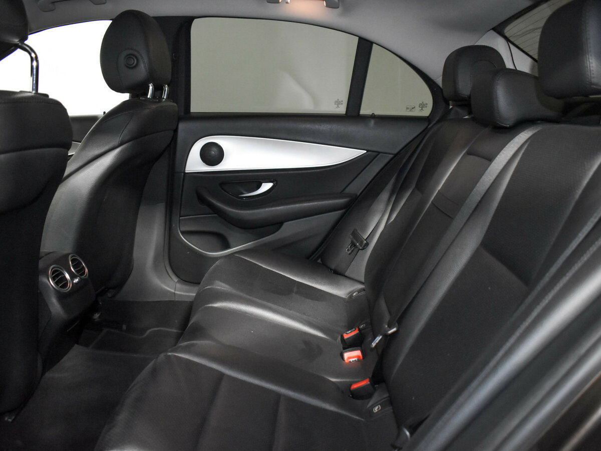 Б/У Мерседес-Бенц Е-Класс 2016 года. Фото: #11