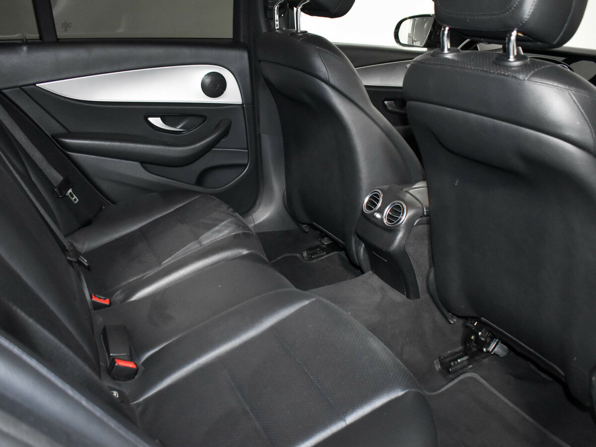 Б/У Мерседес-Бенц Е-Класс 2016 года. Фото: #12