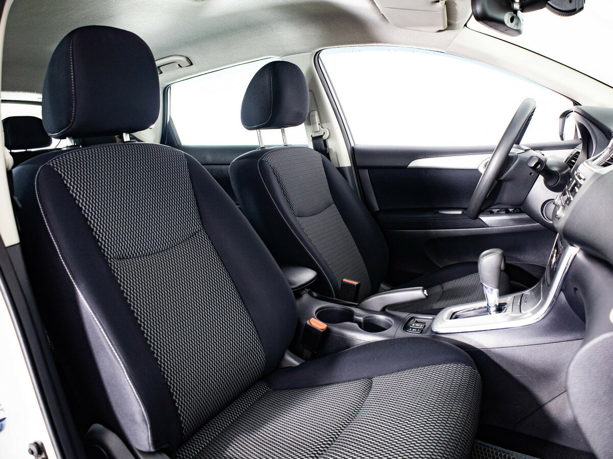 Б/У Ниссан Тиида 2015 года. Фото: #10