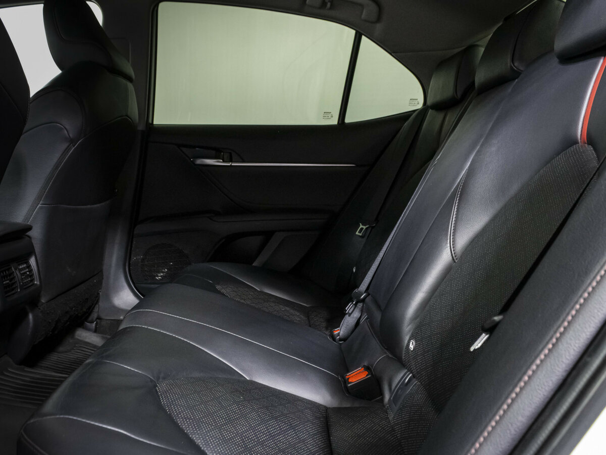 Б/У Тойота Камри 2021 года. Фото: #7