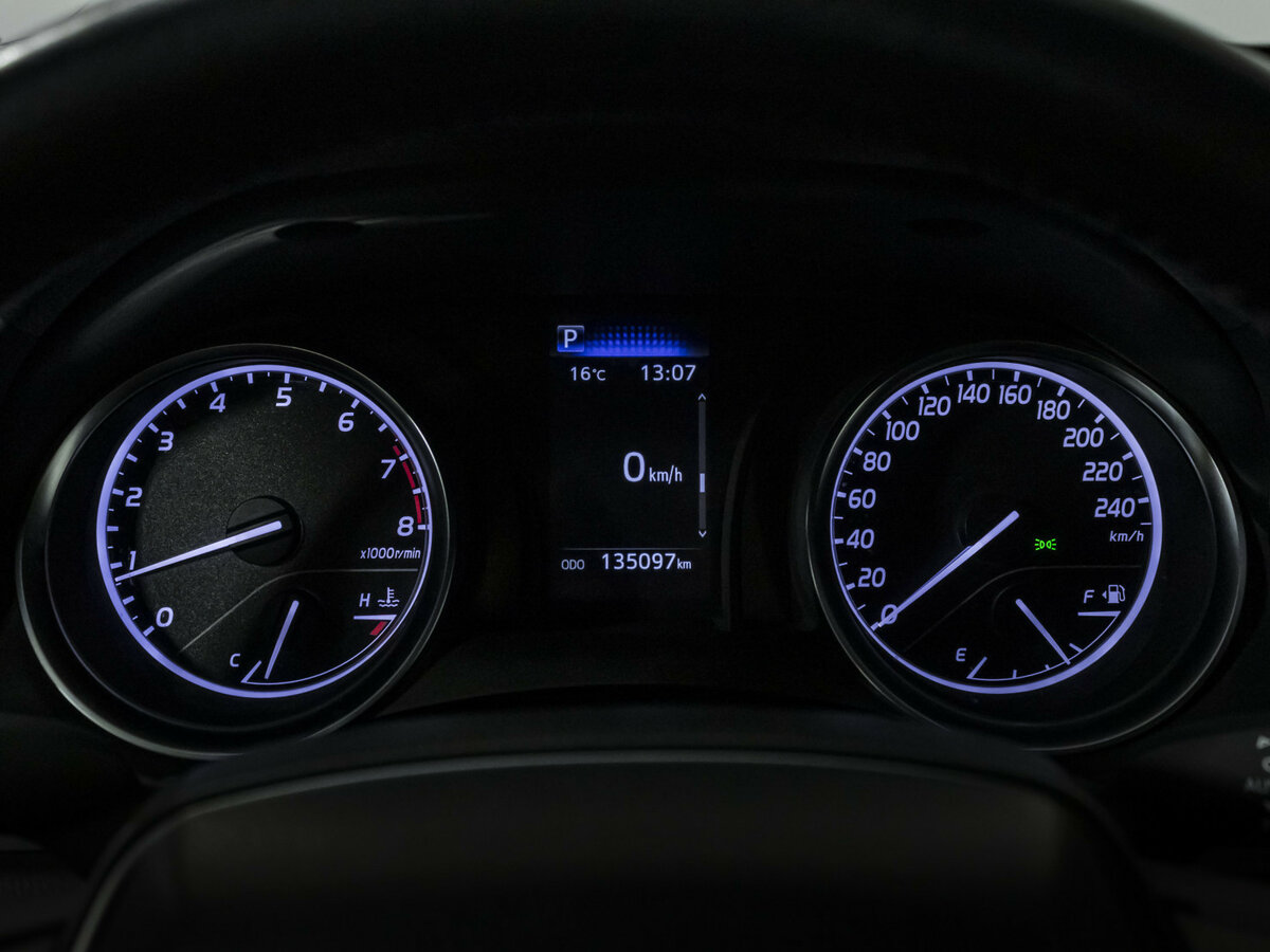 Б/У Тойота Камри 2021 года. Фото: #10