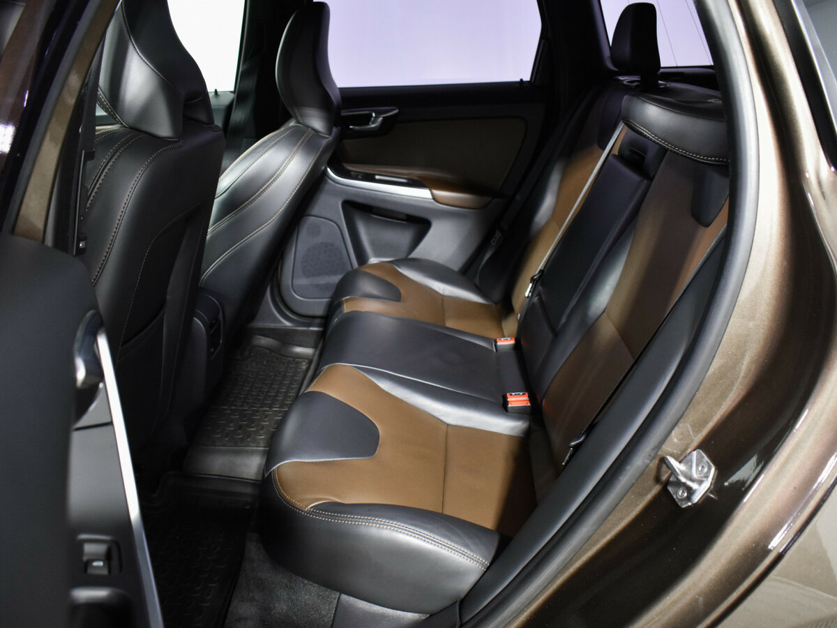 Б/У Вольво ИксЦ60 2017 года. Фото: #9