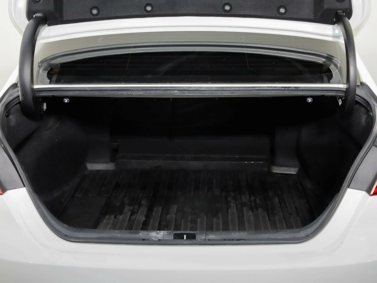 Б/У Тойота Камри 2021 года. Фото: #2