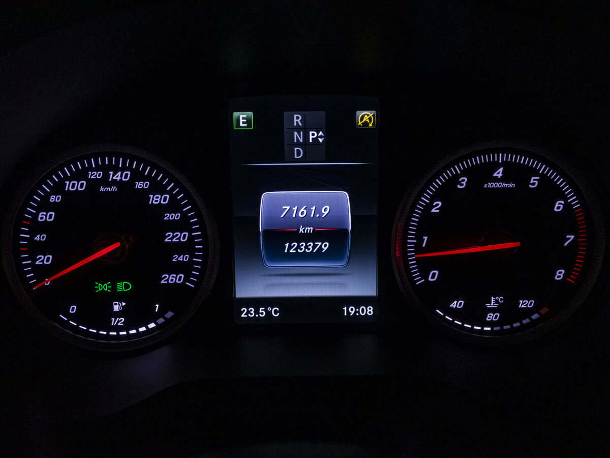 Б/У Мерседес-Бенц Ц-Класс 2017 года. Фото: #10