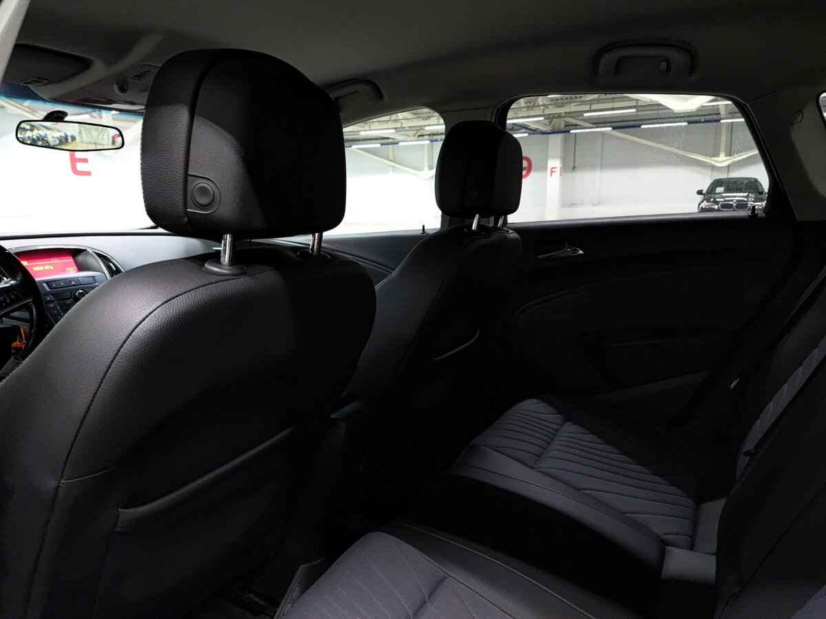 Б/У Опель Астра 2013 года. Фото: #11