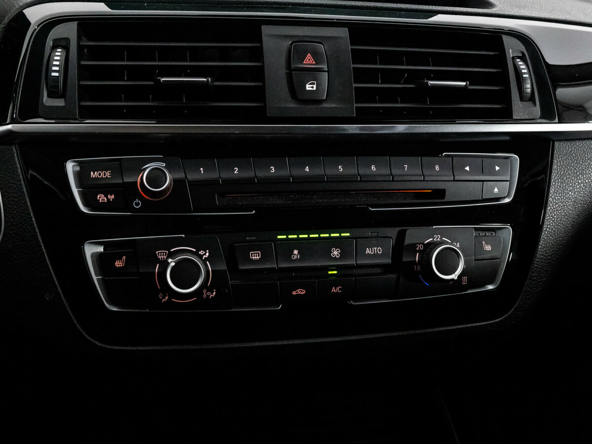 Б/У БМВ 1 серии 2017 года. Фото: #12