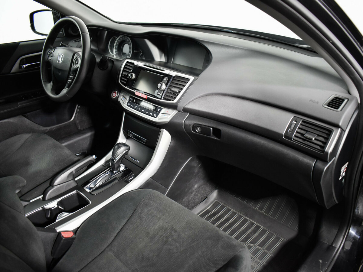 Б/У Хонда Аккорд 2013 года. Фото: #10