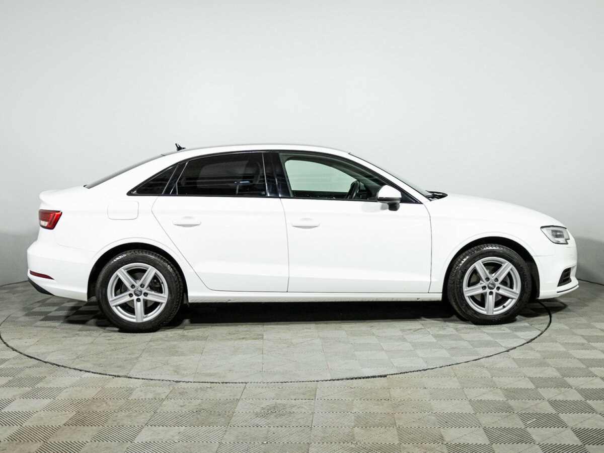 Б/У Ауди А3 2018 года. Фото: #3