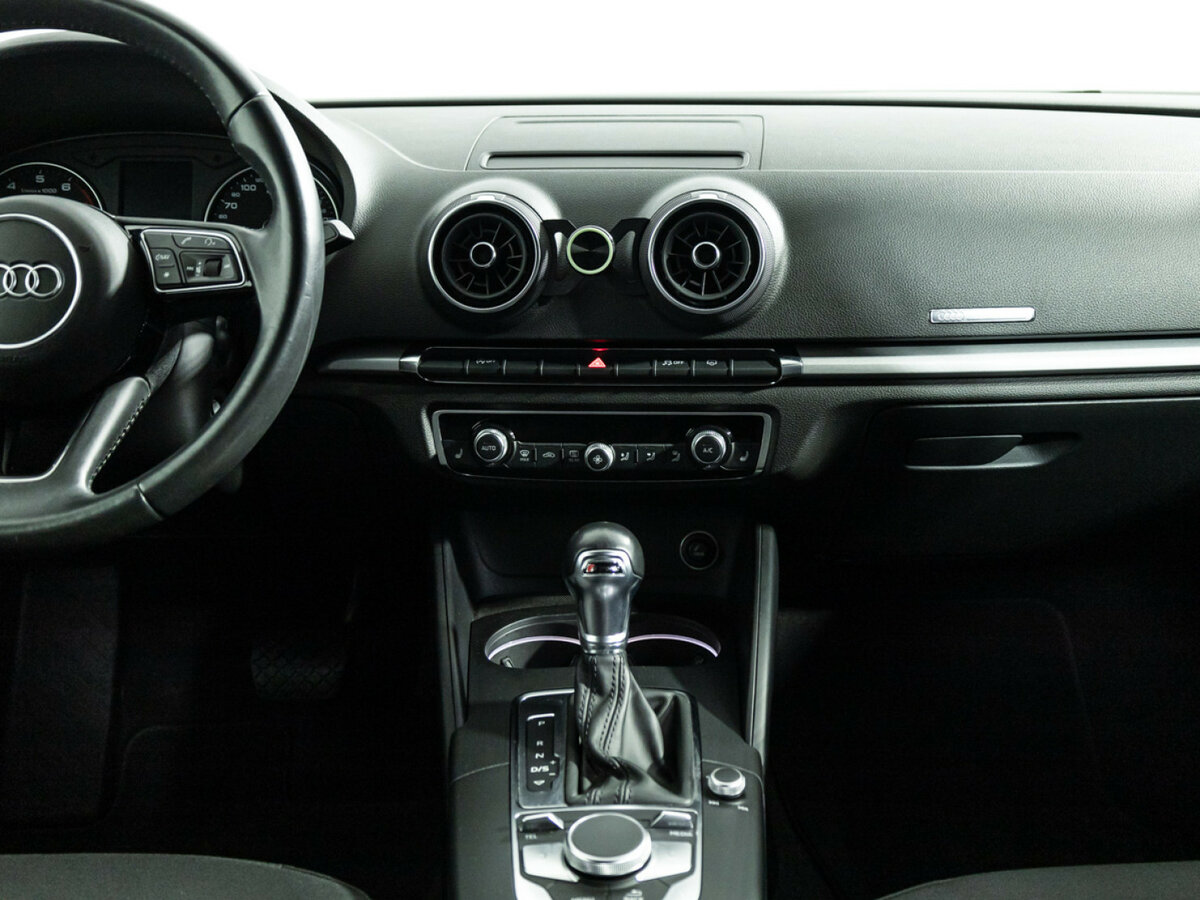 Б/У Ауди А3 2018 года. Фото: #13