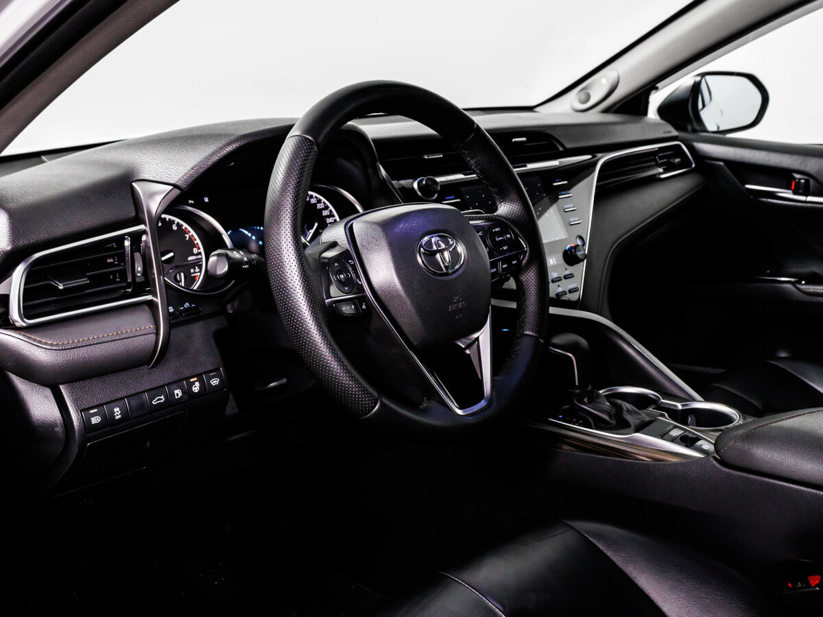 Б/У Тойота Камри 2019 года. Фото: #11