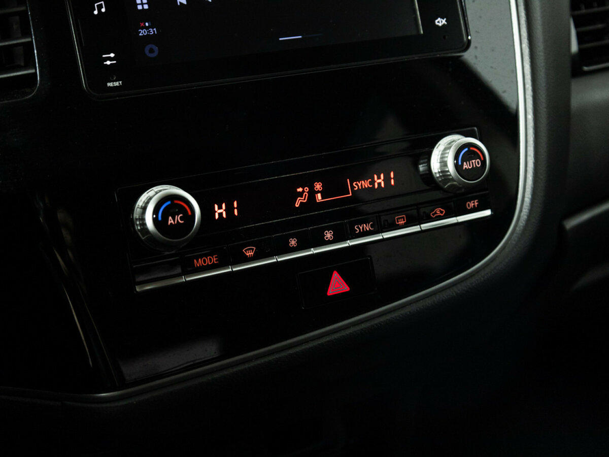 Б/У Митсубиши Оутлэндер 2020 года. Фото: #13