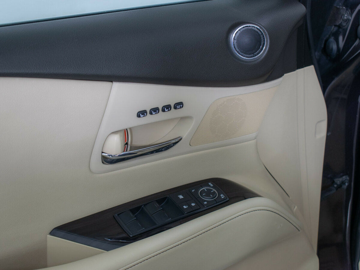 Б/У Лексус Р-Икс 2015 года. Фото: #17