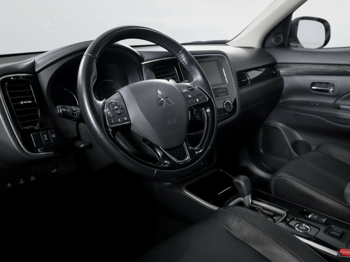 Б/У Митсубиши Оутлэндер 2018 года. Фото: #12