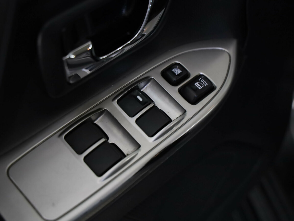 Б/У Митсубиши Паджеро 2015 года. Фото: #16