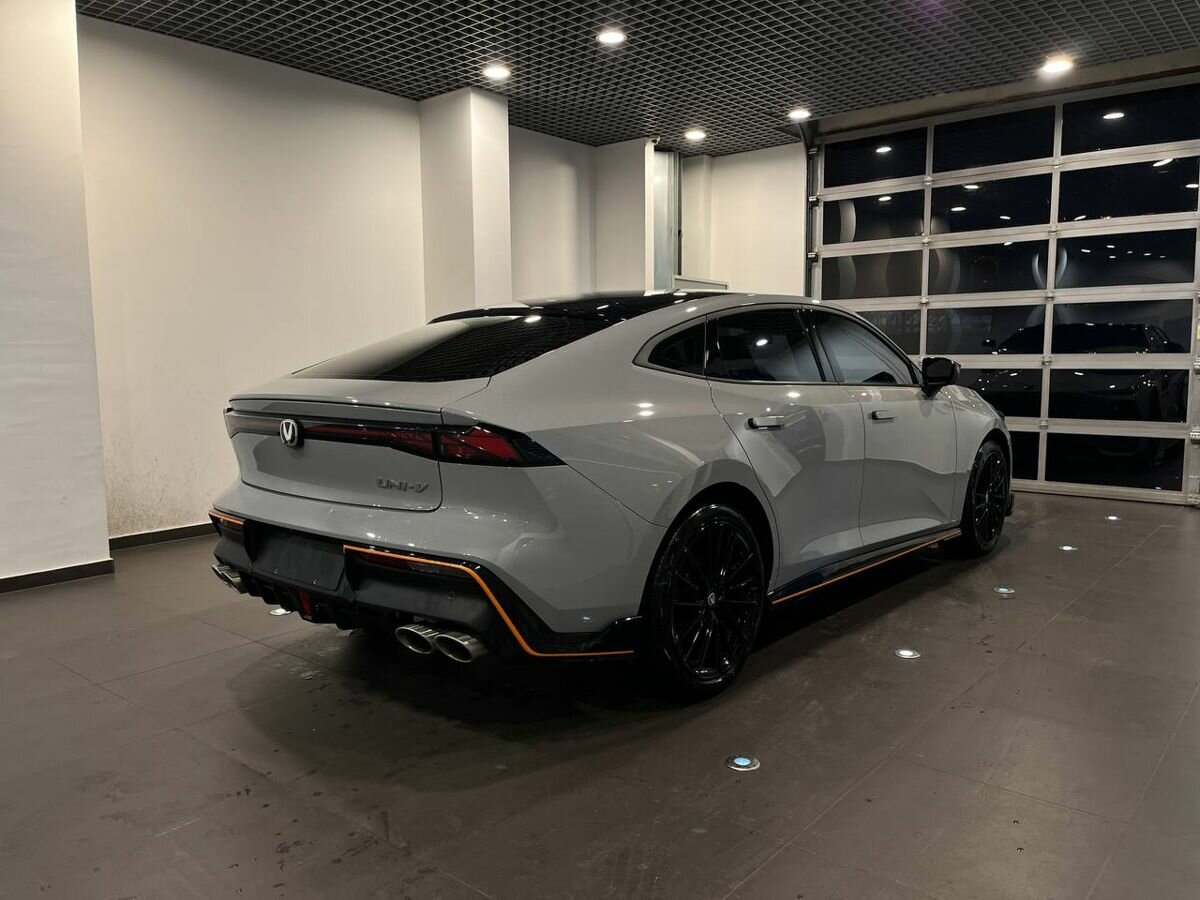 Б/У Чанган УНИ-В 2023 года. Фото: #1