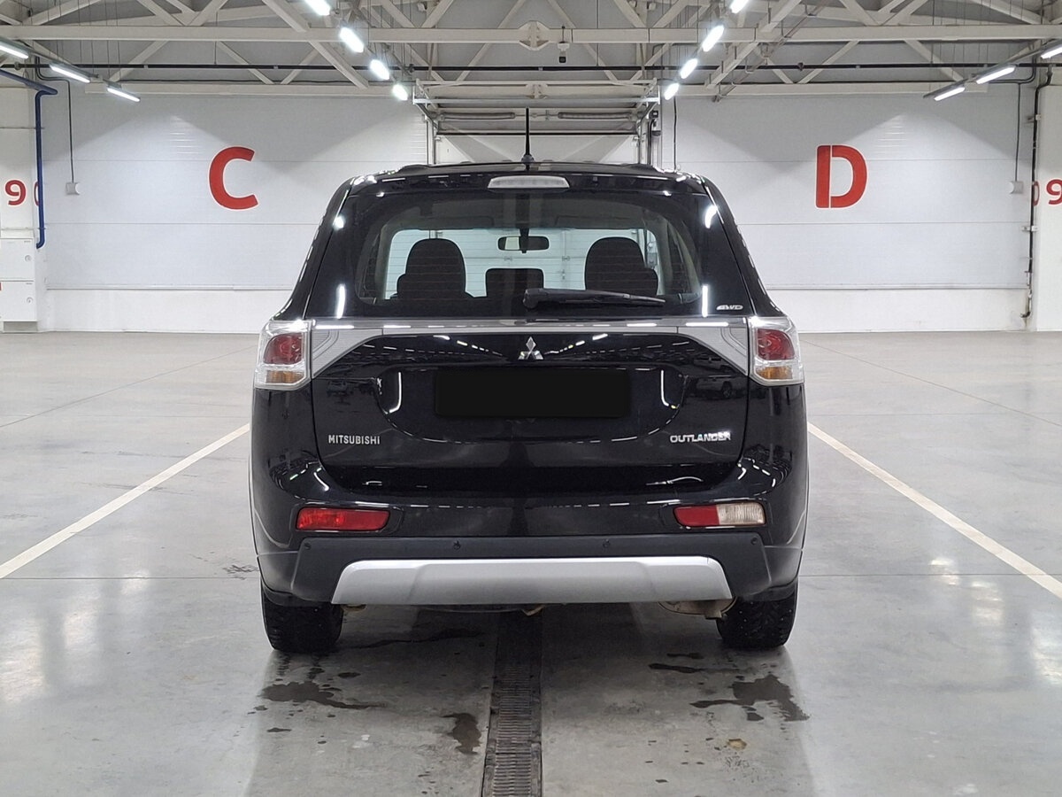 Б/У Митсубиши Оутлэндер 2014 года. Фото: #5