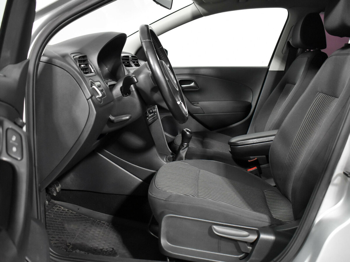 Б/У Фольксваген Поло 2015 года. Фото: #9